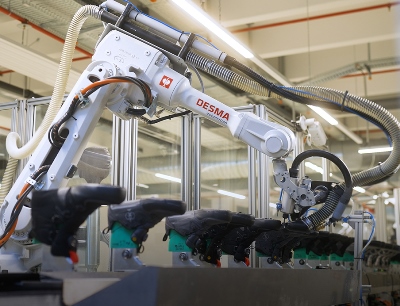 Der Schuhmaschinenhersteller Desma setzt auf Automatisierung und revolutioniert die Schuhproduktion - gemeinsam mit ABB Robotics seit über 40 Jahren, Bild: ABB Robotics