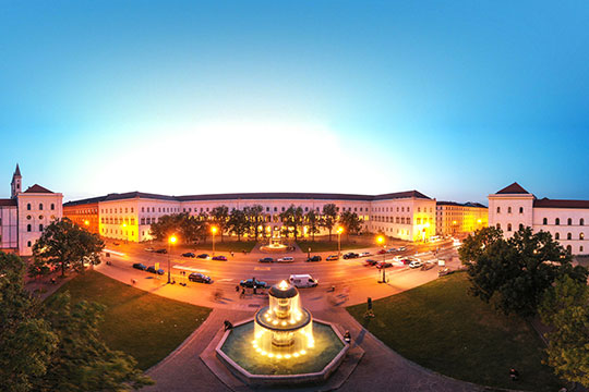 LMU-Hauptgebäude und Geschwister-Scholl-Platz