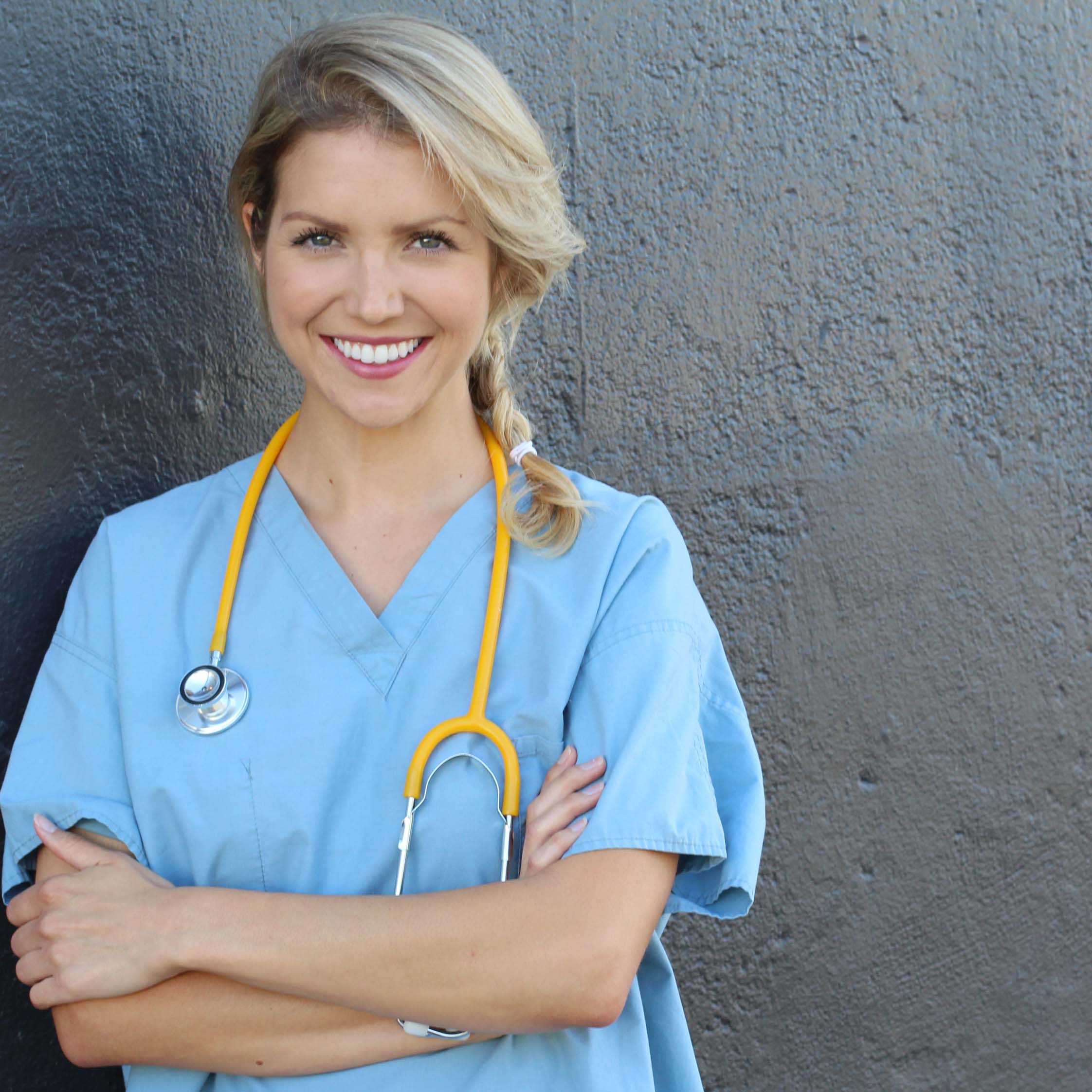 Junge Ärztin mit Stethoskop