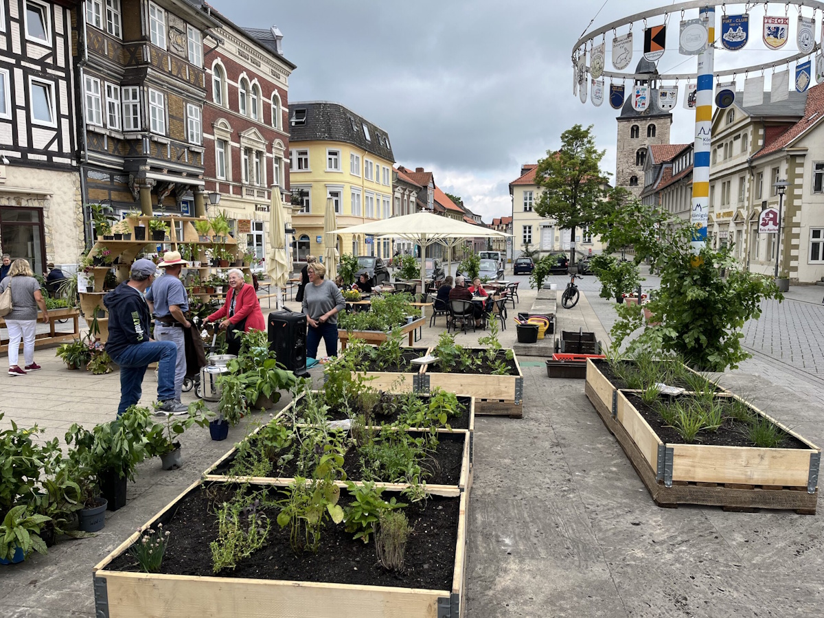 StadtStipendien- Marktplatz ergruent Frauk eMenke