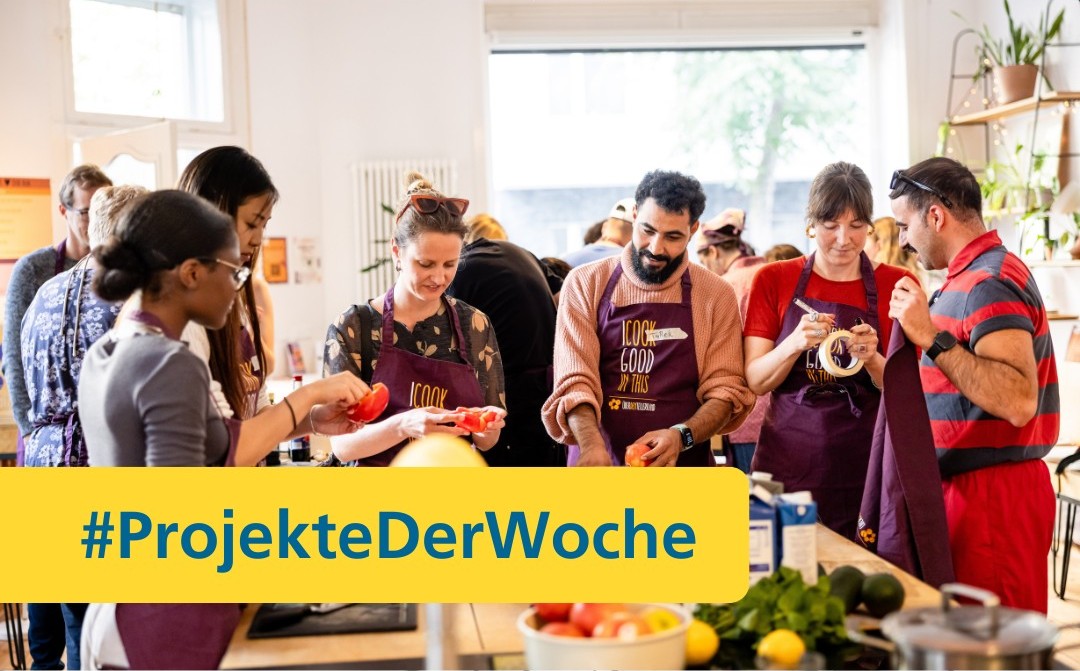 Auf gelbem Hintergrund ist der Umriss von Deutschland gezeichnet. Daneben steht: 20 Jahre Engagement macht stark!