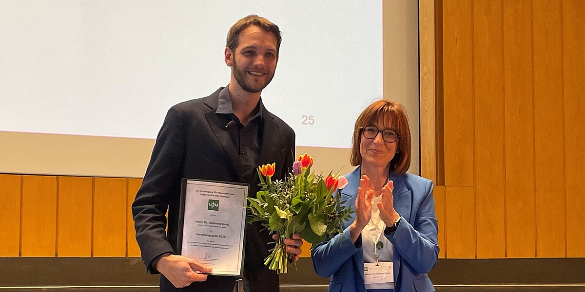 Dr. Johannes Hartl und VAAM-Präsidentin Prof. Nicole Frankenberg-Dinkel