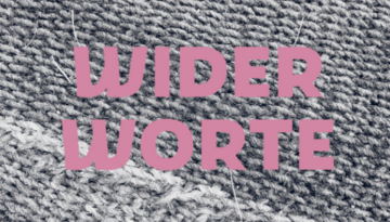 Zwei Frauen umarmen sich im Wald