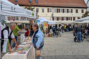 Gäste auf dem Biosphärenmarkt in Metzingen