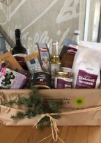 Geschenkkiste mit regionalen Produkten