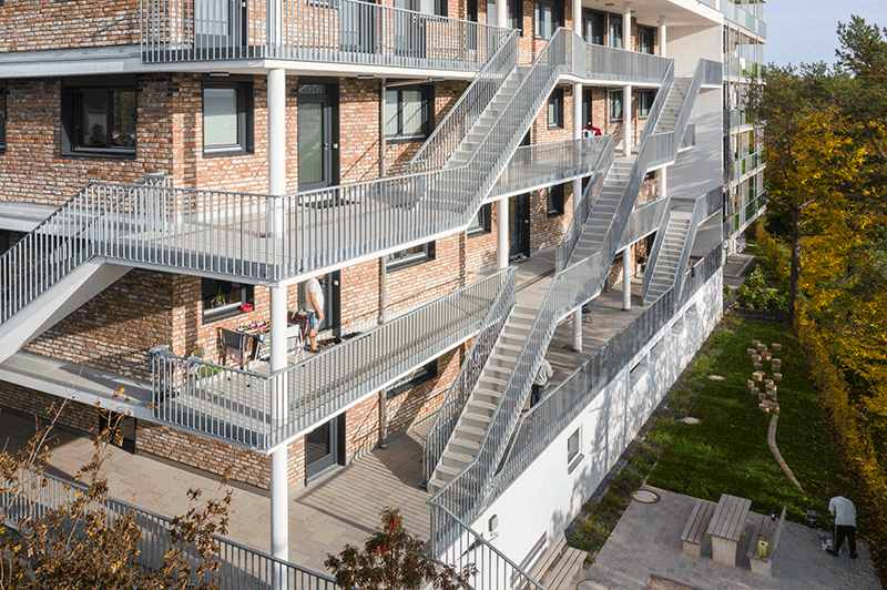 Das Tübinger Regal − Bezahlbares Wohnen, Tübingen (Studio Schwitalla, Berlin und Danner Yildiz Architekten GmbH, Tübingen | Landschaftsarchitektur: Stefan Fromm Landschaftsarchitekten, Dettenhausen) © Laurian Ghinitoiu