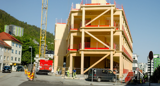 Symbolbild: Holzbaustelle © Jørgen Håland auf Unsplash