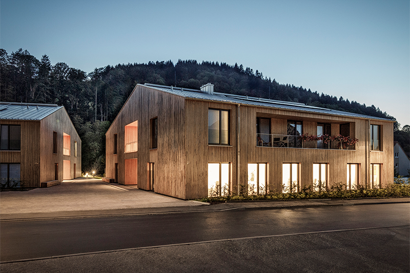 Mehrgenerationenhäuser in Holzbauweise, Oberried (STUDIOBORNHEIM Unger Ritter Architekten PartG mbB, Frankfurt am Main │ Frank Rosenkranz a plus … architekten PartGmbB, Kirchzarten (Bauleitung) │ GK bauphysik, Dr. Gossauer & Krauthausen Architekt und Bauingenieur PartGmbB, Freiburg (Bauphysik)) © Jessica Alice Hath Fotografie