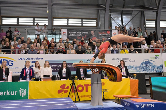 Karina Schönmaier am Sprung | Foto: Minkusimages