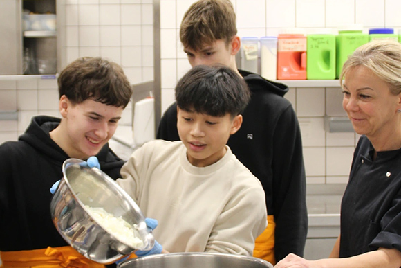 Junioren mit dem Küchenteam aus Kienbaum | Foto: DTB