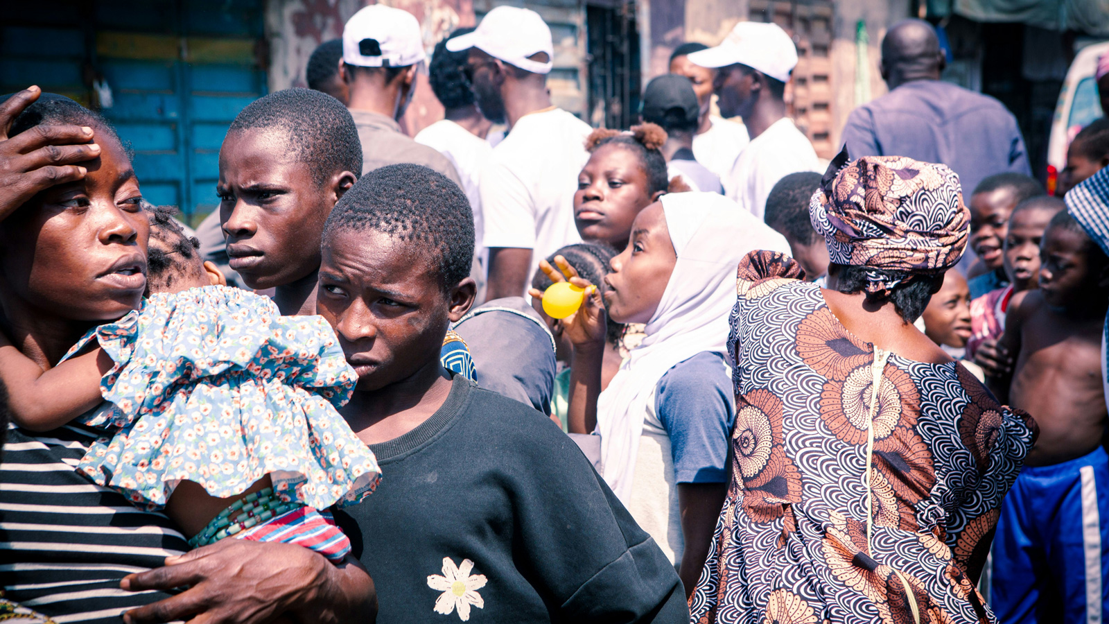 Menschenmenge © Joshua Onadipe/unsplash