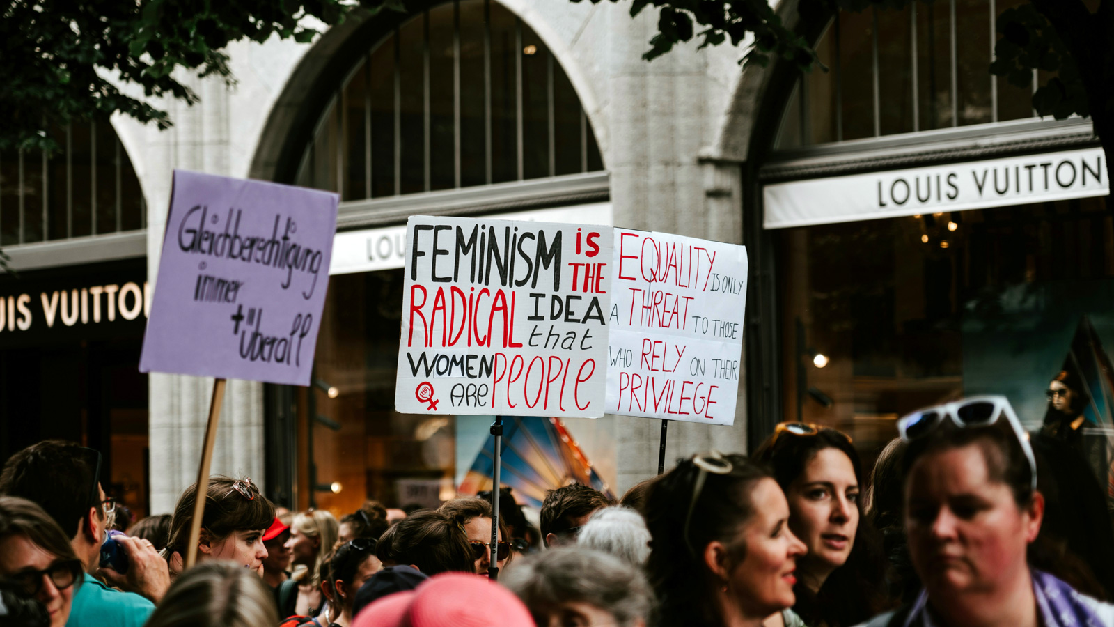 Menschenmenge © Foto: Claudio Schwarz/unsplash