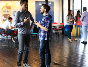 Arbeitnehmer im Gespräch