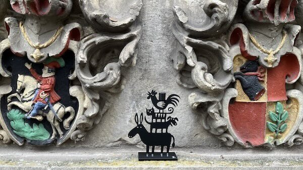 600 pixels wide image