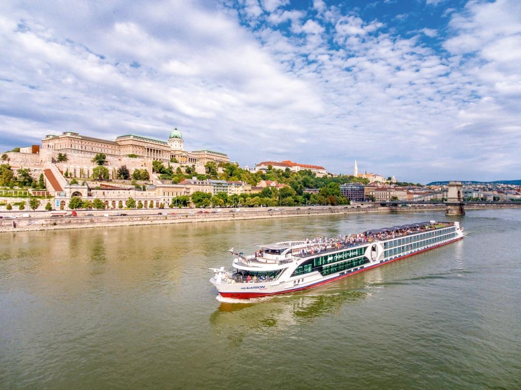 600 pixels wide image