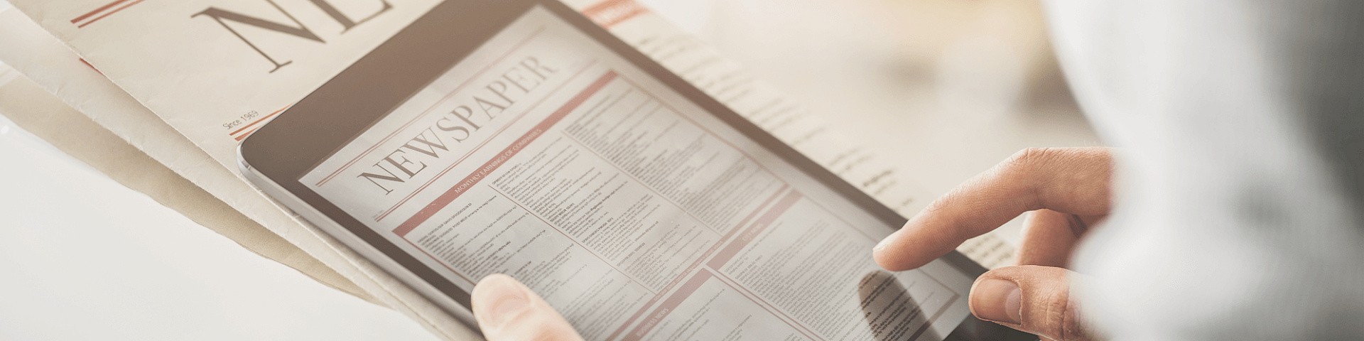 Tablet mit einer Newspaperabbildung