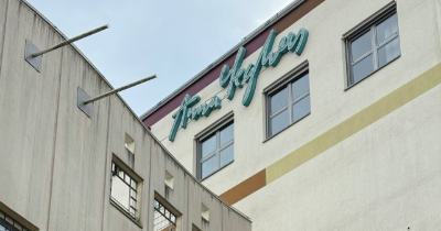 Foto der Fassade der Anna-Seghers-Bibliothek im Lindencenter