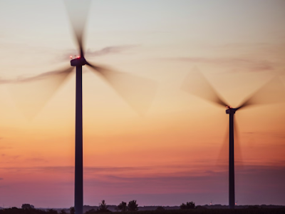 Windpark in Abendstimmung