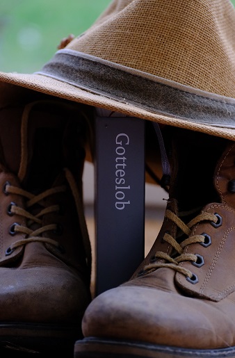 Pilgerschuh und Gotteslob