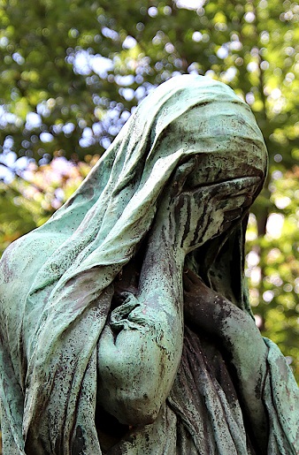 Bronzefigur Friedhof