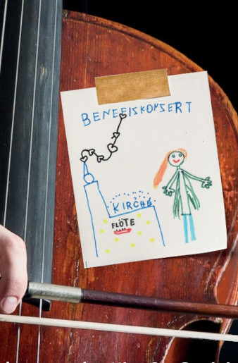Cello, Ausschnitt mit Aufkleber