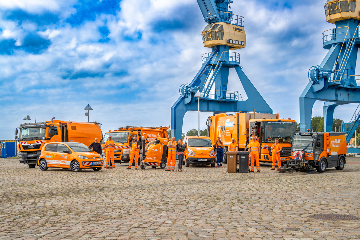 Mitarbeiterinnen und Mitarbeiter der Stadtentsorgung im Stadthafen. | Foto: Stadtentsorgung Rostock GmbH