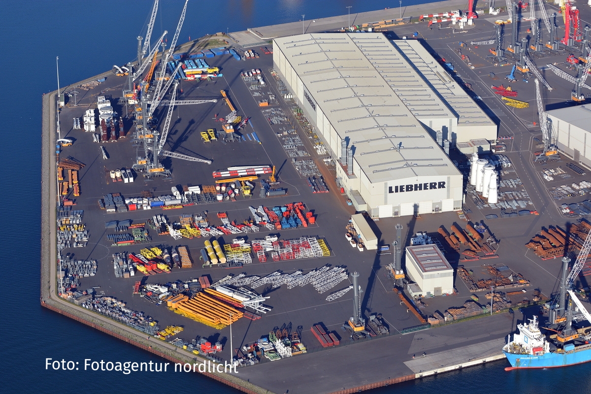 Fa. Liebherr im Überseehafen. | Foto: Fotoagentur nordlichtr