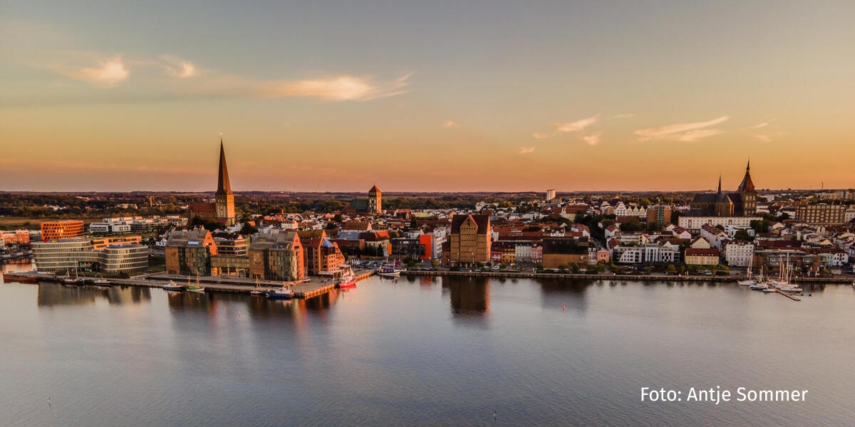 Blick auf den Stadthafen und die Altstadt. | Foto: Antje Sommer