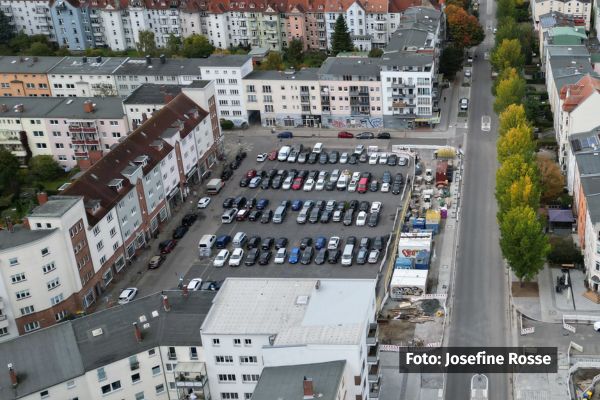 Bis 2027 werden in fünf Bauabschnitten die Leitungssysteme im Breich des Ulmenmarktes erneuert. Foto: Josefine Rosse