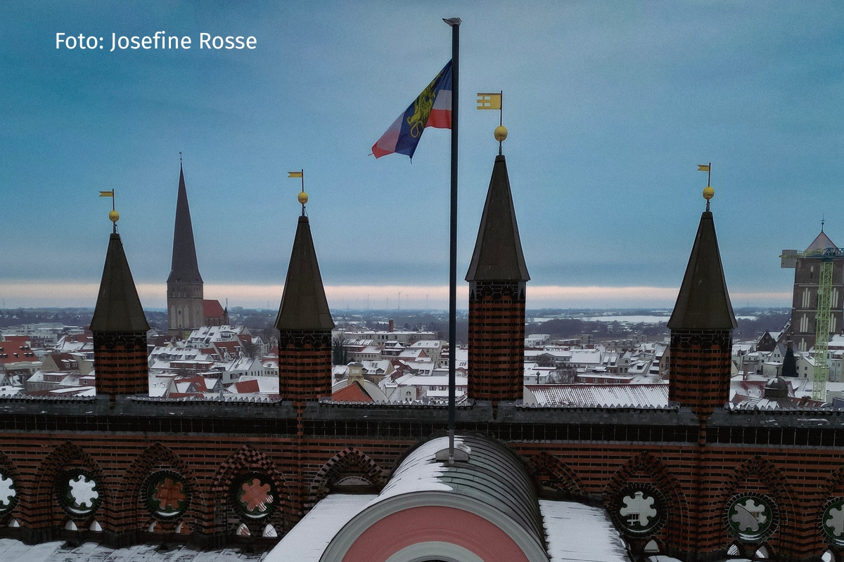 Blick über das Rathaus im Winter. | Foto: Josefine Rosse
