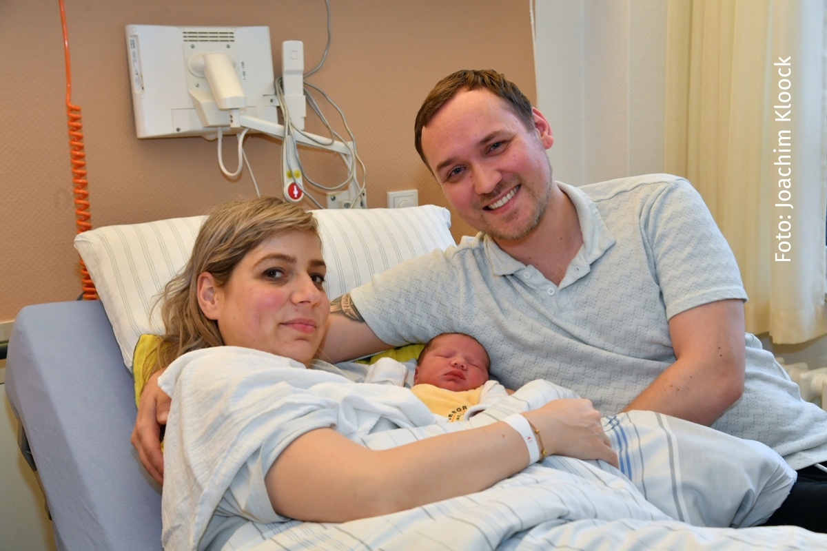 Sehr zur Freude seiner Eltern Stefanie und Toni erblickte Alois um 0:46 Uhr in der Neujahrsnacht das Licht der Welt im Klinikum Südstadt Rostock. | Foto: Joachim Kloock