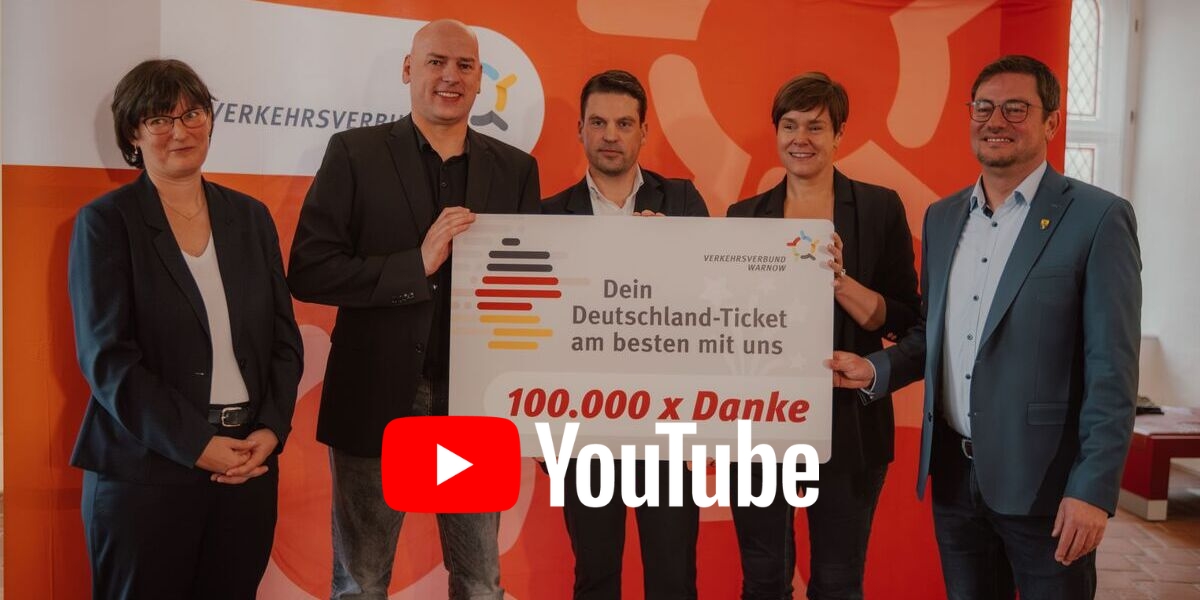 Präsentieren das Deutschlandticket (v. l. n. r.): Yvette Hartmann, Kaufmännische Vorständin Rostocker Straßenbahn AG, Wolfgang Becker, Stefan Wiedmer, Geschäftsführer Verkehrsverbund Warnow, Oberbürgermeisterin Eva-Maria Kröger und Landrat Sebastian Constien | Foto: VVW GmbH