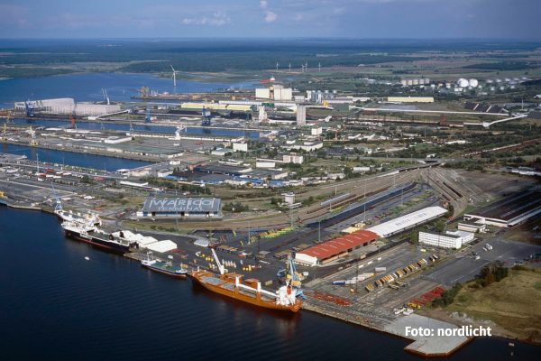 Der Überseehafen ist ein wichtiger Wirtschaftsfaktor und Industriestandort. Foto: nordlicht