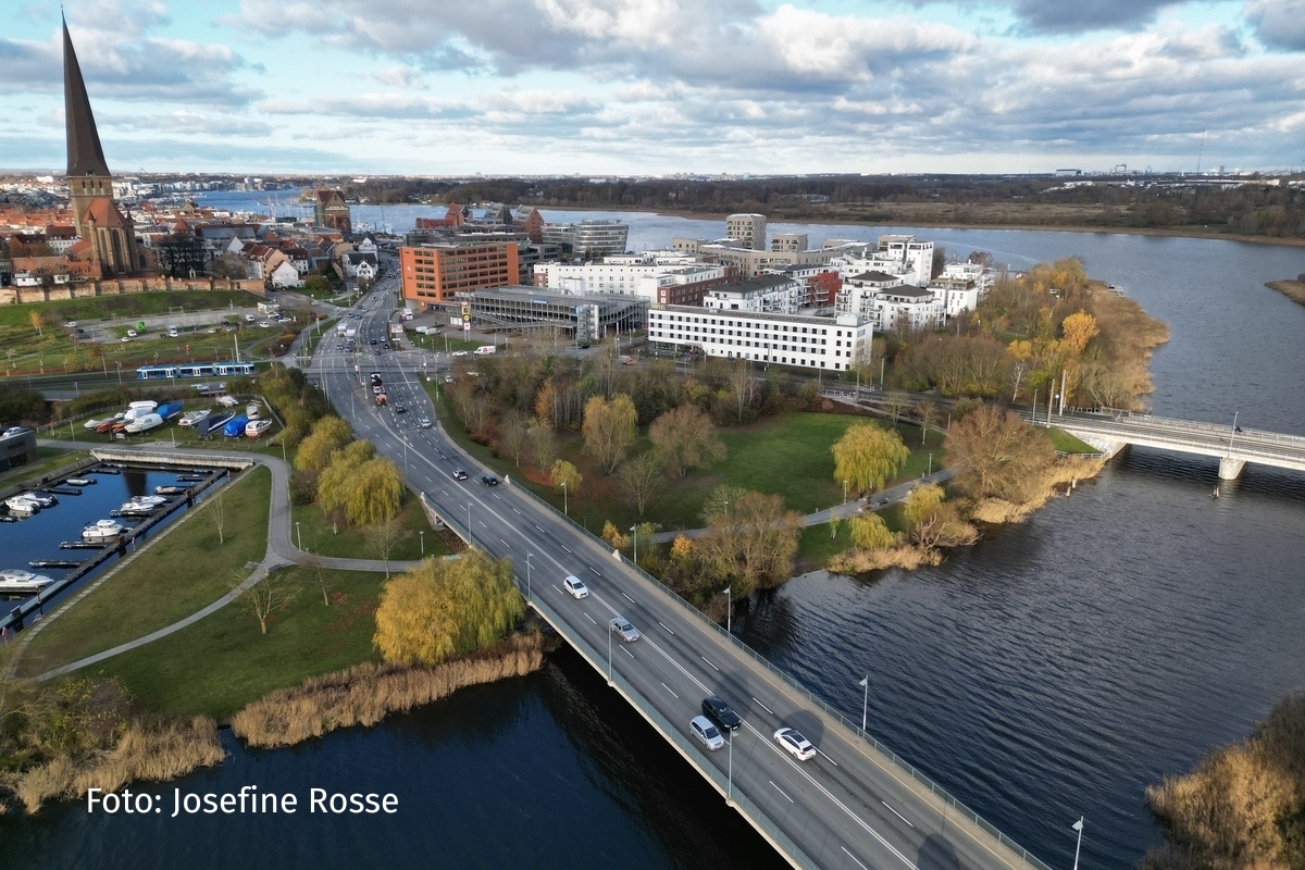Blick auf die Vorpommernbrücke. | Foto: Josefine Rosse