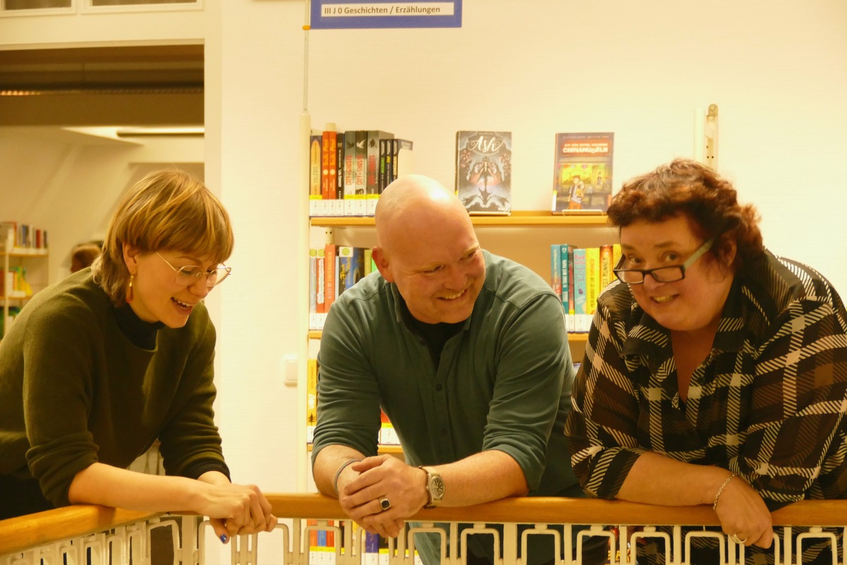 Emily Grunert (Literaturbüro NRW), Stefan Härtel (Buchblogger, Bookster Rostock) und Martina Bade (Stadtbibliothek Rostock). | Foto: Stadtbibliothek Rostock