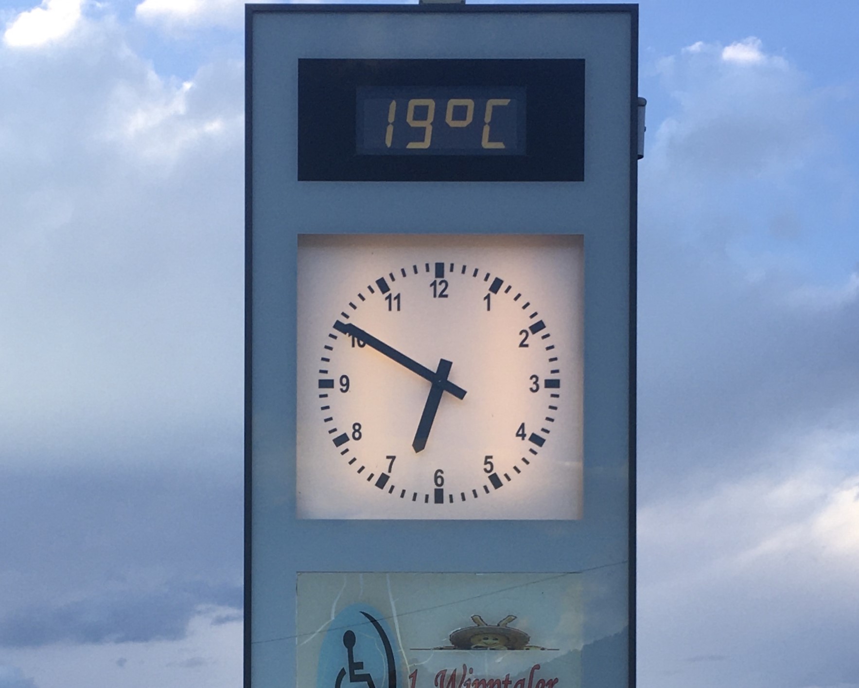 Uhr in Tirol