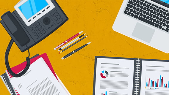 Zeichnung eines Schreibtischs mit Lernunterlagen, Laptop und einem Telefon.