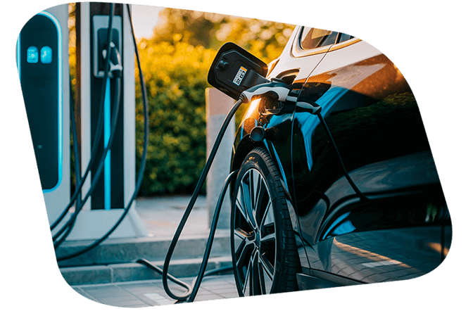 Esszimmer-Tischgruppe von Anrei in Astnuss-Massivholz