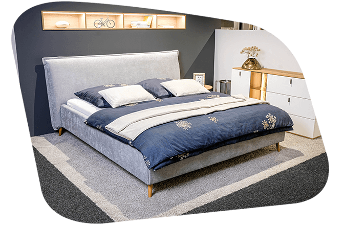 Esszimmer-Tischgruppe von Anrei in Astnuss-Massivholz