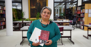 Rosabetty Muñoz im Lesesaal des IAI 