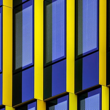 moderne blau-gelbe Fassade