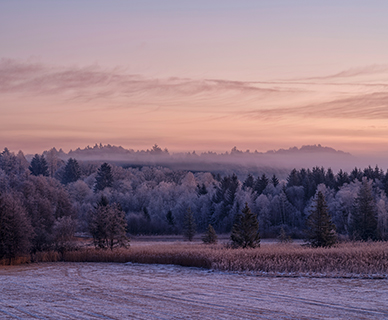 Dawn at the hamlet of Jägersbrunn with a view of the Maisinger See nature reserve
