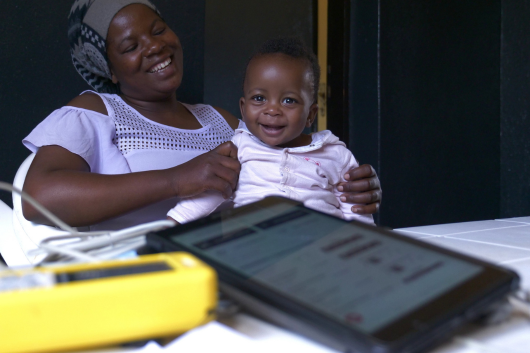 Mother and child at a clinic in Rwanda (Photo: Magali Rochat for DYNAMIC)