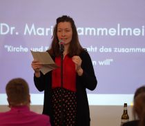 Forscherin Dr. Maria Rammelmeier trägt ihren Slam vor © brandframemedia