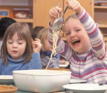 Gemeinschaftsverspflegung KiTa © BLE/Foto: Dominic Menzler