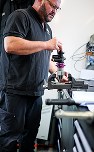 Servicio oficial de mantenimiento y rebuild de amortiguadores KW Racing