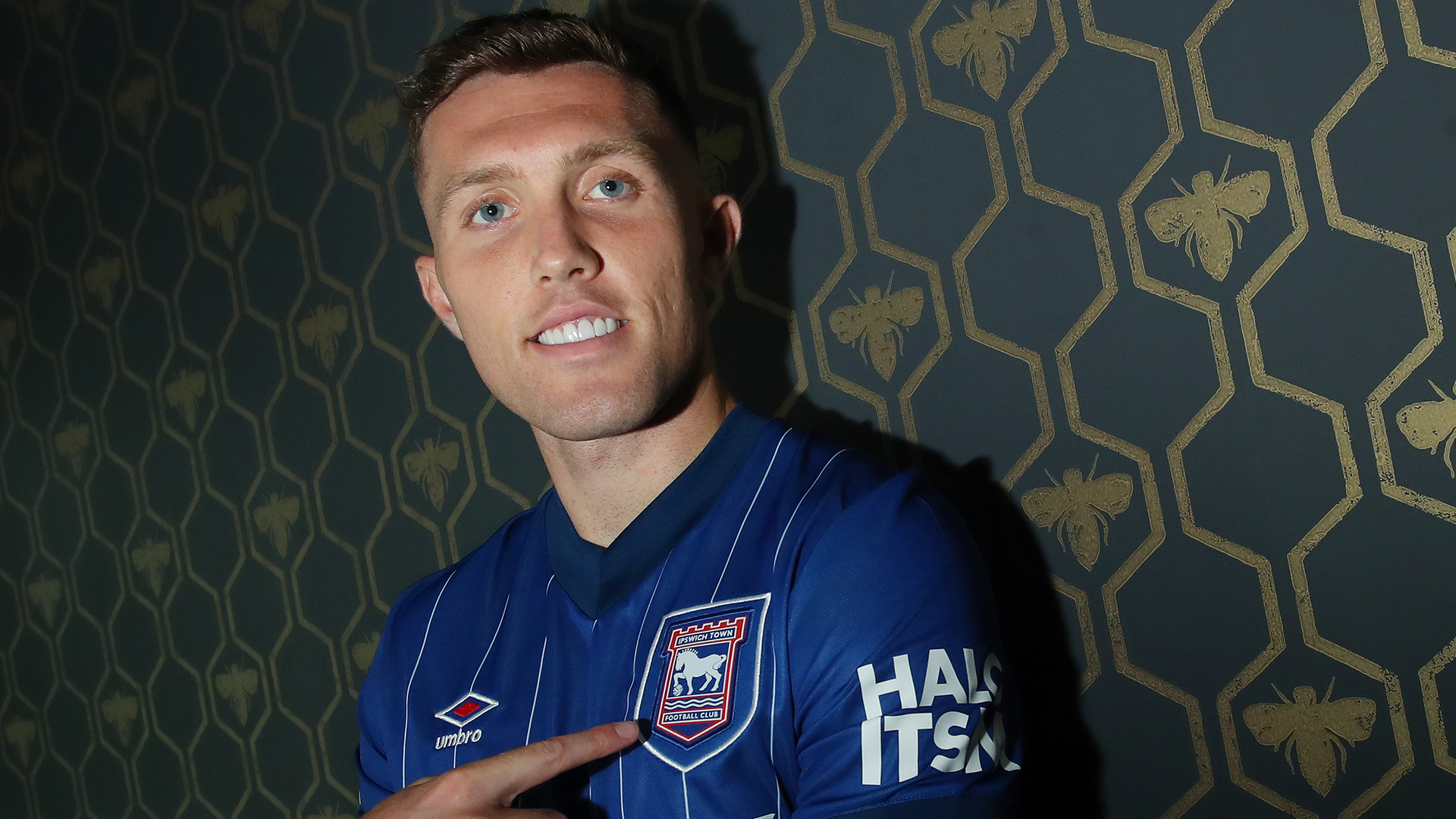 Ipswich Town FC | TOWN SIGN DEFENDER O'SHEA