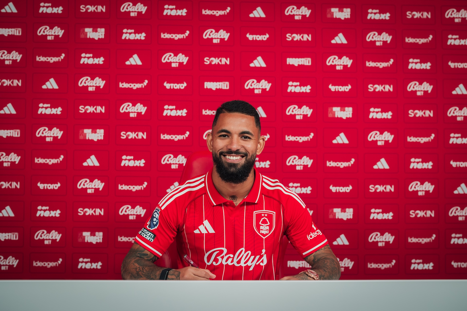 Nottingham Forest FC - Forest sign Douglas Luiz
