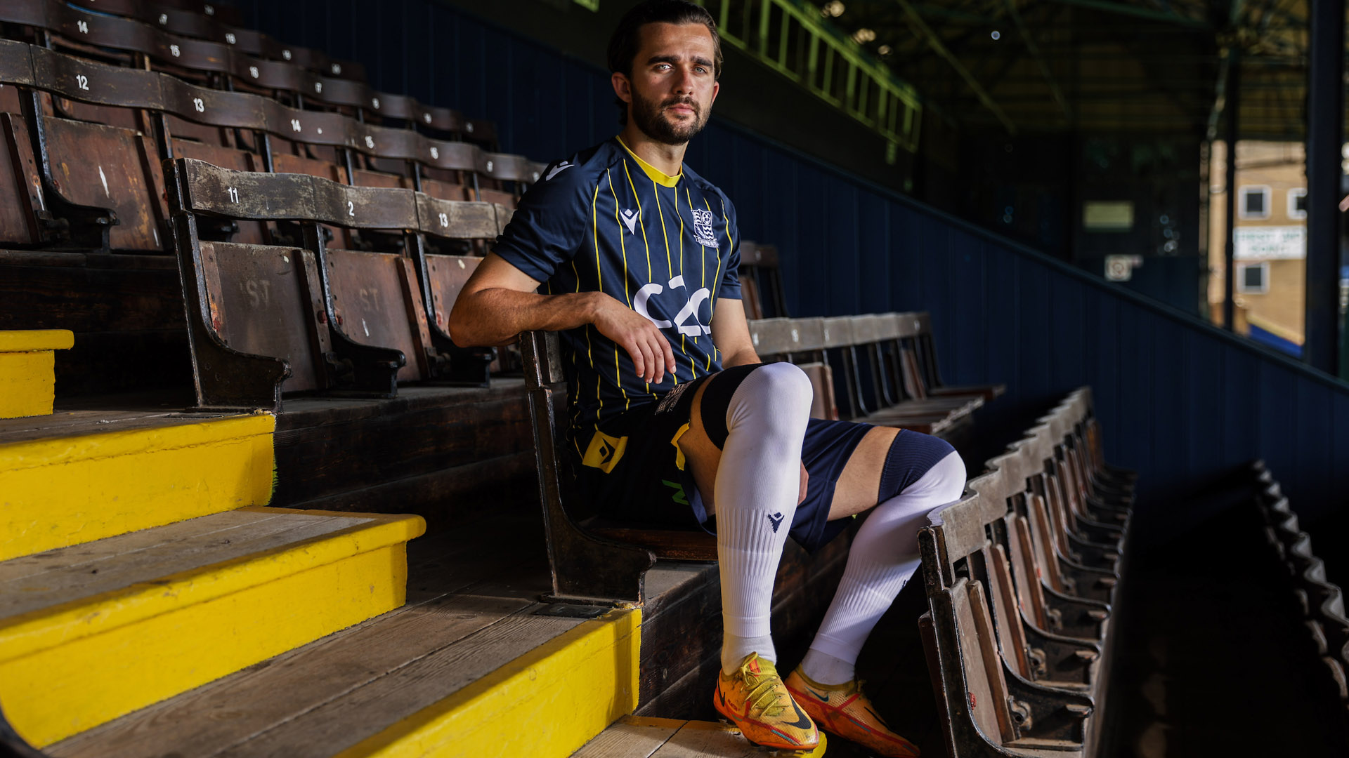 サウスエンドユナイテッドFCユニフォーム The Official Southend United Macron Store - Macron Work Hard