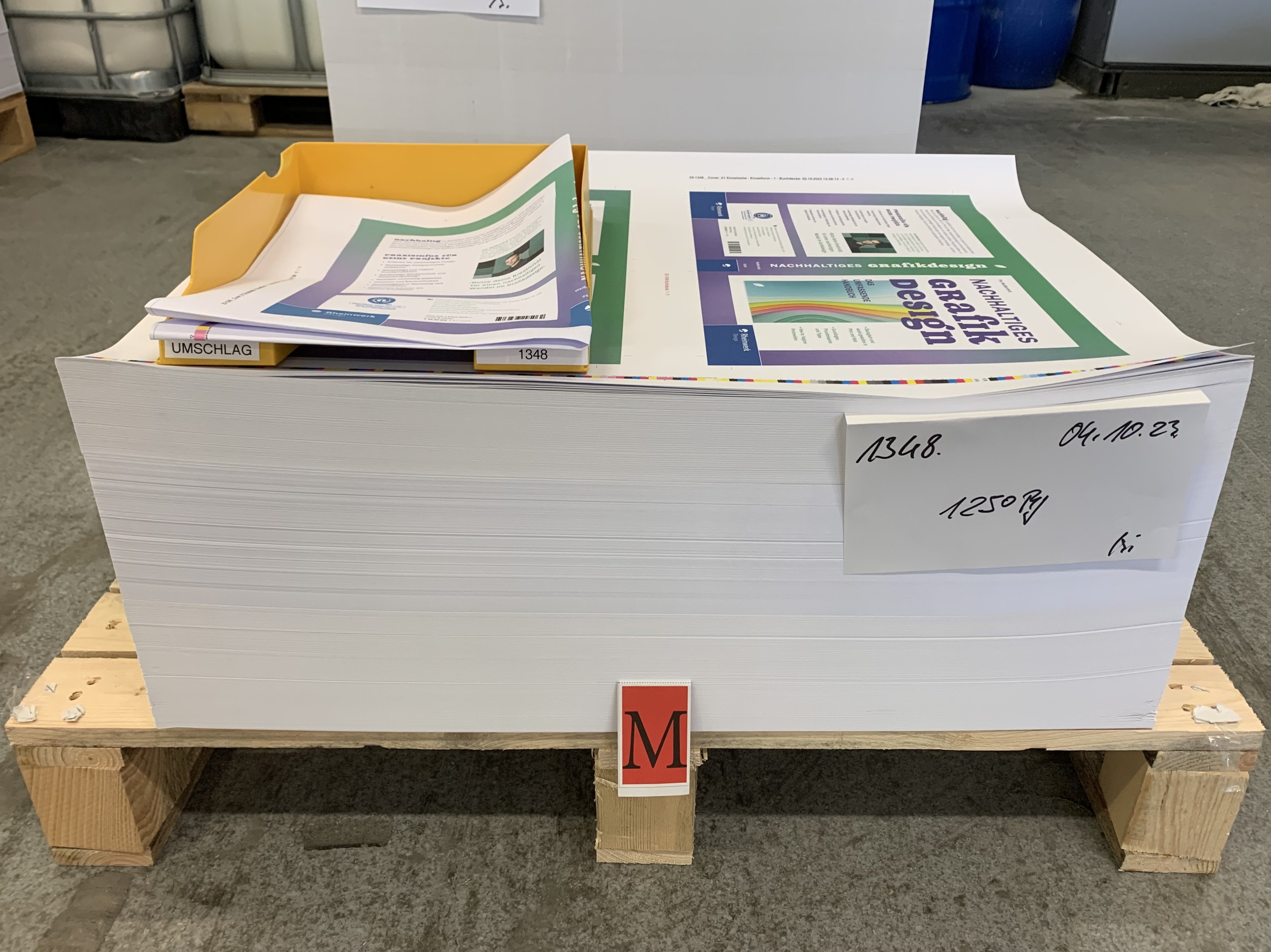 Papier für den Druck des Buchs Nachhaltiges Grafikdesign